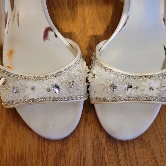 Worn Once Badgley Mischka Taylin Ankle Strap Sandal - Picture 5 of 8